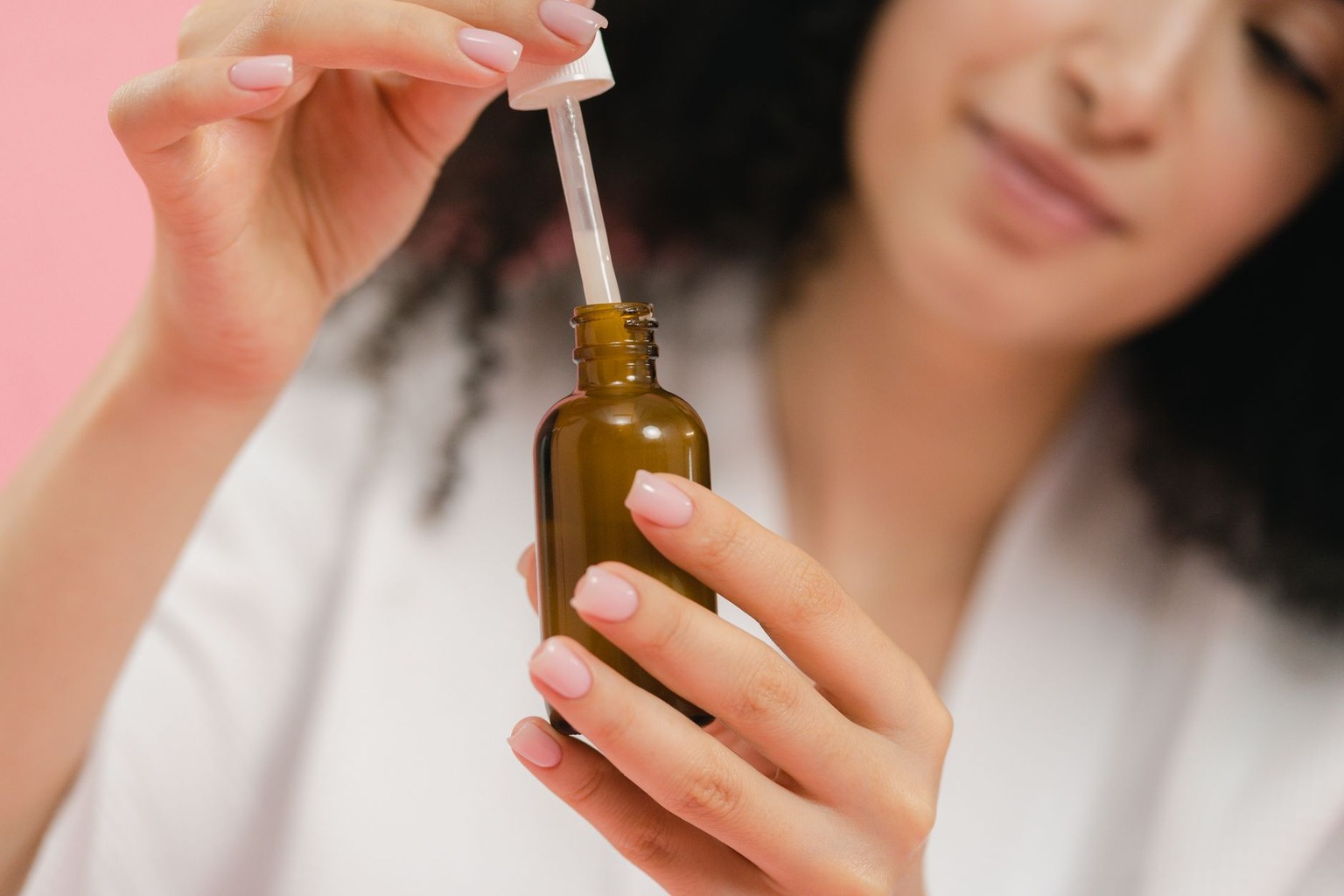 Comment adapter sa routine en cas de peau réactive ou sensible — Quels actifs privilégier pour apaiser et renforcer la p