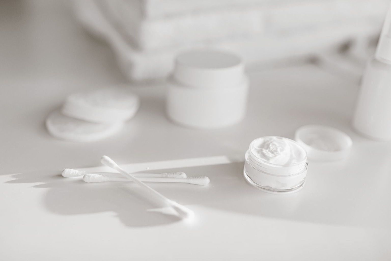 Comment réduire les rides sans chirurgie — Soigner le contour des yeux et la zone des lèvres Comment réduire les rides sans chirurgie — Soigner le contour des yeux et la zone des lèvres